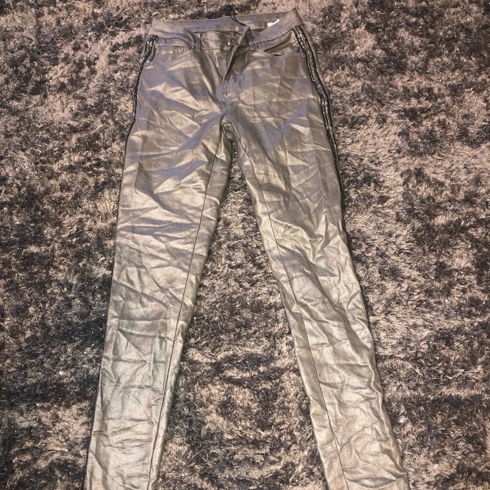 Metallic skinny jeans with design on the side